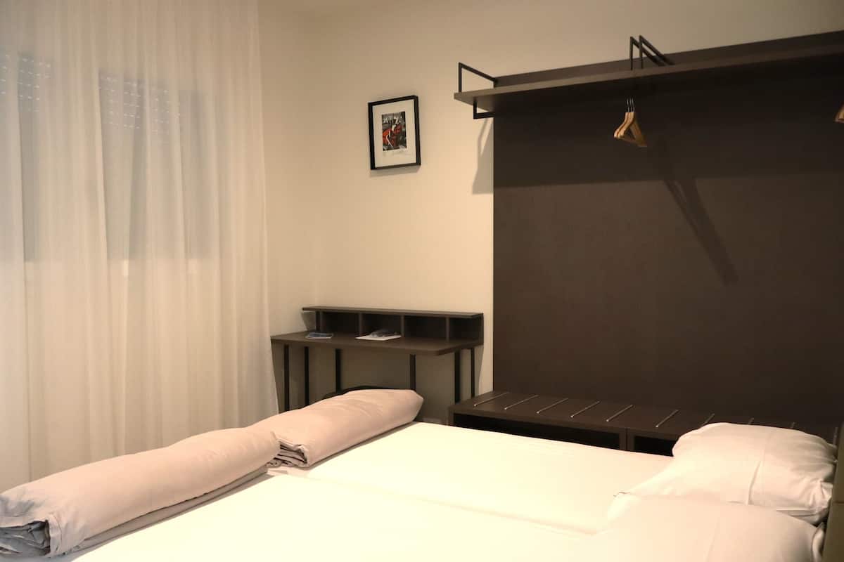 1 bedroom, hypo-allergenic bedding, desk, blackout curtains