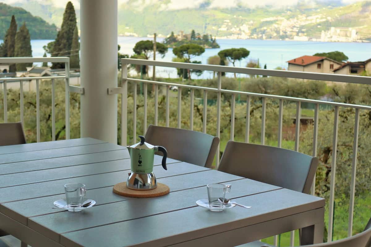 Apartamento luxo, vista para o lago | Sacada