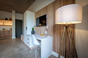 Deluxe Room, Mountain View | In-room safe, desk, laptop workspace, soundproofing