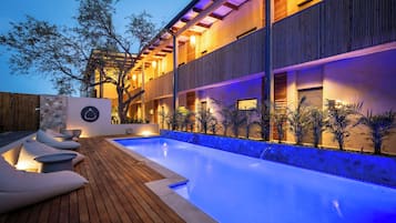 Outdoor pool, sun loungers