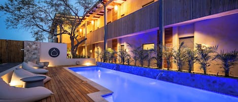 Outdoor pool, pool loungers