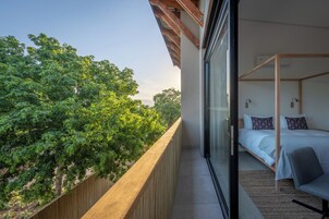 Deluxe Room, Mountain View | In-room safe, desk, laptop workspace, soundproofing