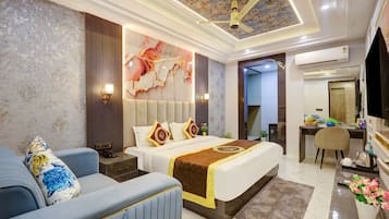 Deluxe Room | Soundproofing, rollaway beds, bed sheets