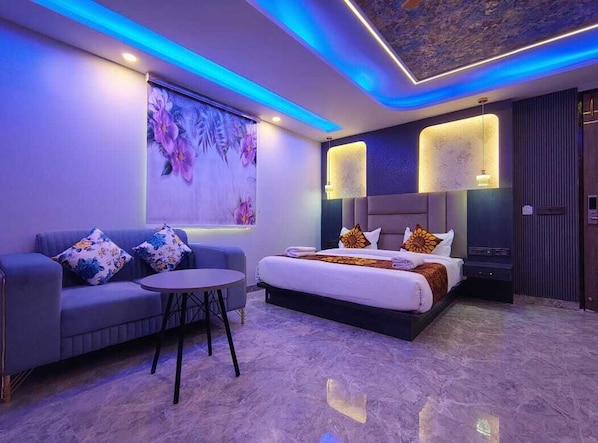 Soundproofing, rollaway beds, bed sheets - Hotel Armani Suites @ Delhi Airport (New Delhi)