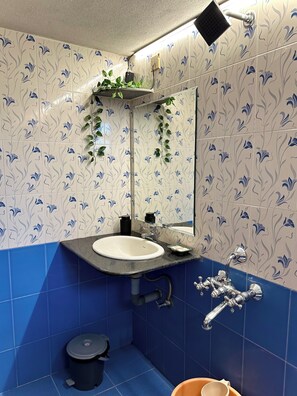 Toallas, jabón y papel higiénico