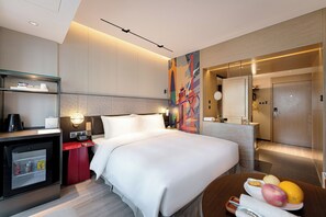 خزنة داخل الغرفة وستائر تعتيم ومكواة/لوح كي وواي فاي مجانًا