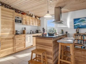 Fridge, microwave, oven, dishwasher - "Kaapo" - 300m from the sea by Interhome (Løkken)