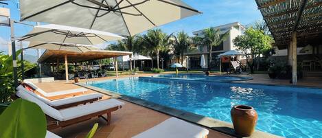 15 outdoor pools, pool umbrellas, sun loungers