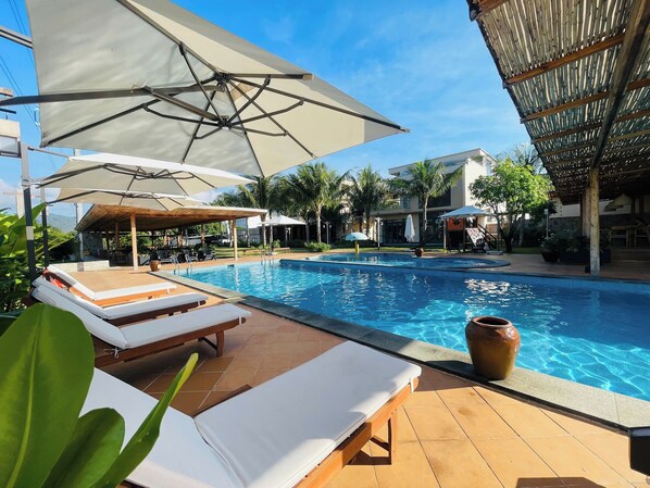 15 outdoor pools, pool umbrellas, pool loungers