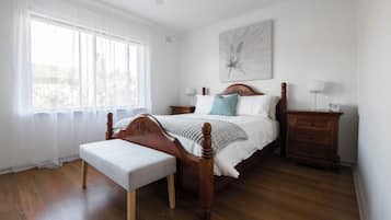 2 bedrooms, iron/ironing board, WiFi, bed sheets