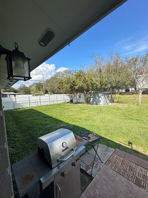 Terrace/patio - Charming 1 private bedroom in Kissimmee 4 bd home WiFi & AC close to everything! (Kissimmee)