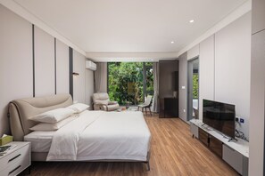 Superior-Suite, Terrasse, Hügelblick (Suite with Terrace) | Bügeleisen/Bügelbrett, kostenloses WLAN, Bettwäsche