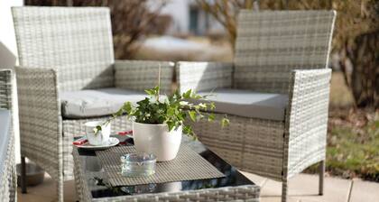 Ruhige Ferienwohnung in Bad Saulgau mit Bergblick, Privatterrasse und Wi-Fi