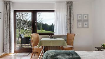 1 chambre, fer et planche Ă repasser, Wi-Fi gratuit, draps fournis