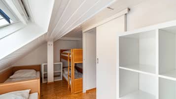 8 bedrooms, free WiFi, bed sheets