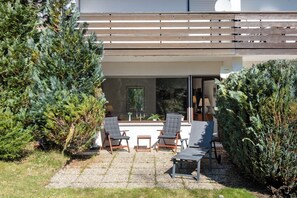 Terrace/patio - Apartment 'Ferienwohnung Victoria' with Private Terrace, Private Garden and Wi-Fi (Schönwald im Schwarzwald)