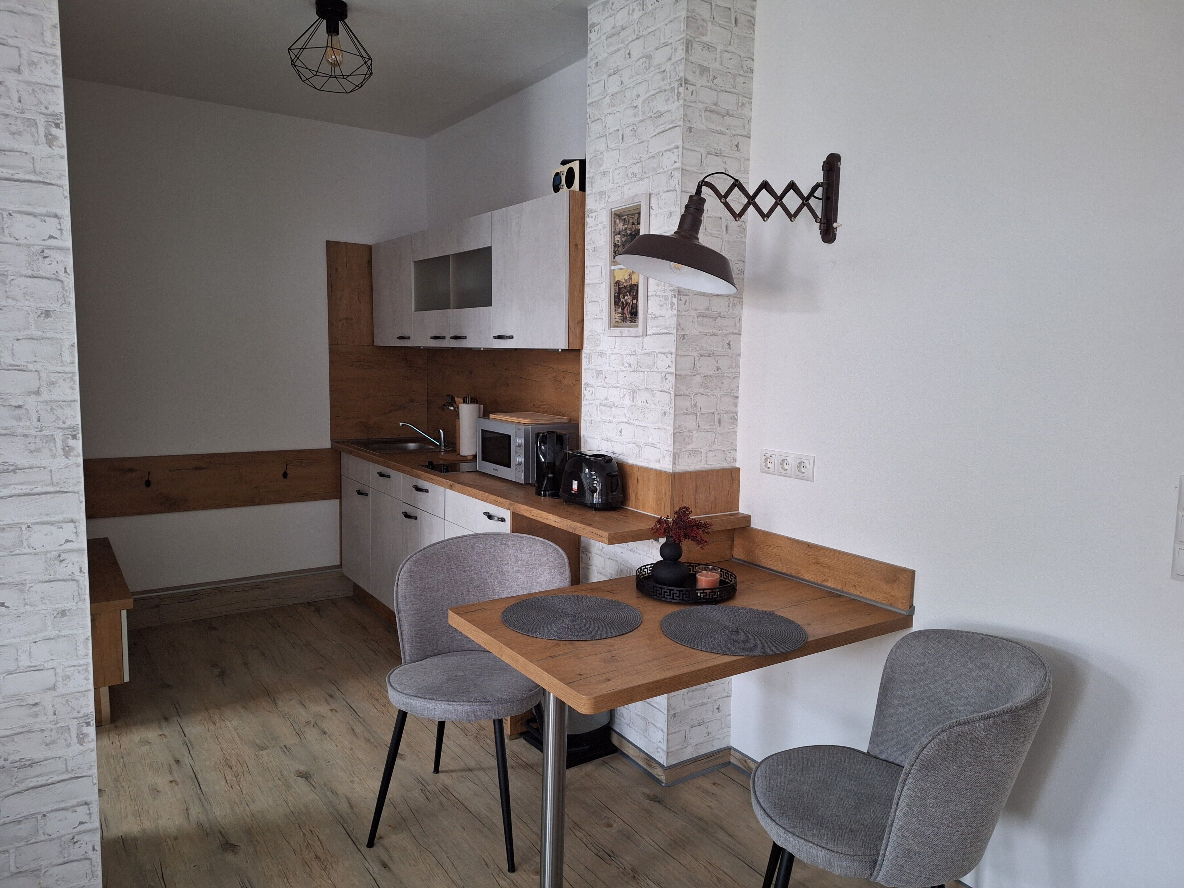 Kühlschrank, Mikrowelle, Herdplatte, Geschirrspüler