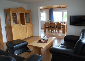 TV - Apartment 'Matzenmiller' with Balcony and Wi-Fi (Wilhelmsdorf)