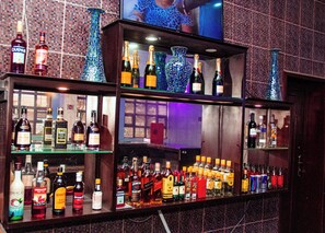 2 bars/lounges - DEES HOTELS APARTMENT & SUITES (Lagos)