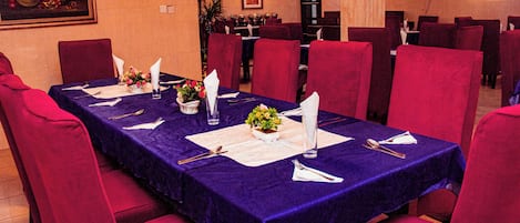 Buffet déjeuner gratuit tous les jours