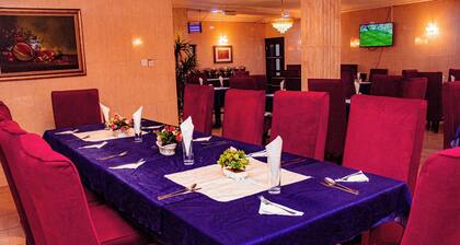 DEES HOTELS APARTMENT & SUITES