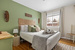 3 bedrooms, desk, iron/ironing board, WiFi