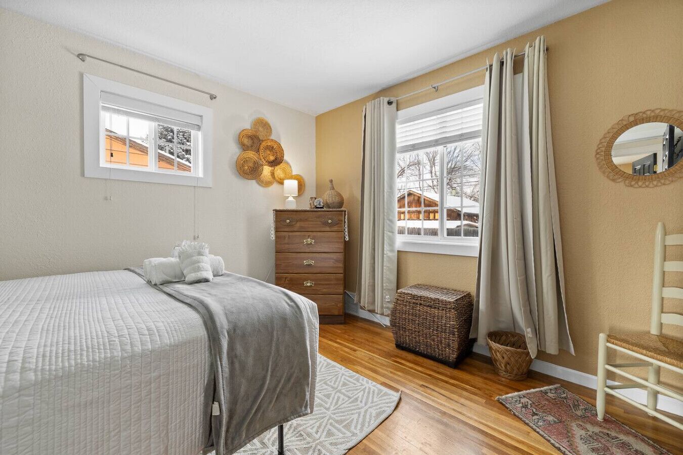 3 bedrooms, desk, iron/ironing board, WiFi