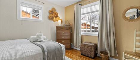 3 Schlafzimmer, Schreibtisch, Bügeleisen/Bügelbrett, WLAN