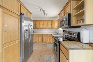 Micro-ondes, four, plaque de cuisson, lave-vaisselle