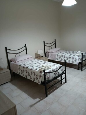 3 bedrooms, iron/ironing board, bed sheets - Vacation home Perla Marina (Porto Empedocle)