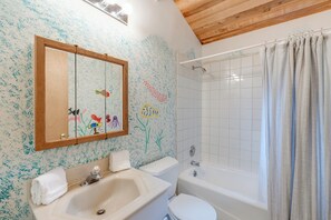 Een douche, handdoeken