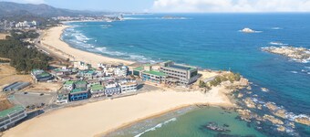 Goseong Cnblue Oceanview Pension