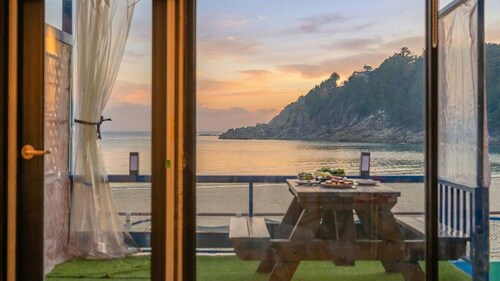 Goseong Cnblue Oceanview Pension