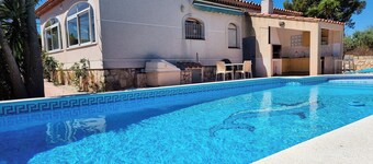 VILLA DULCINEA. Cozy villa for 9 people with private pool.