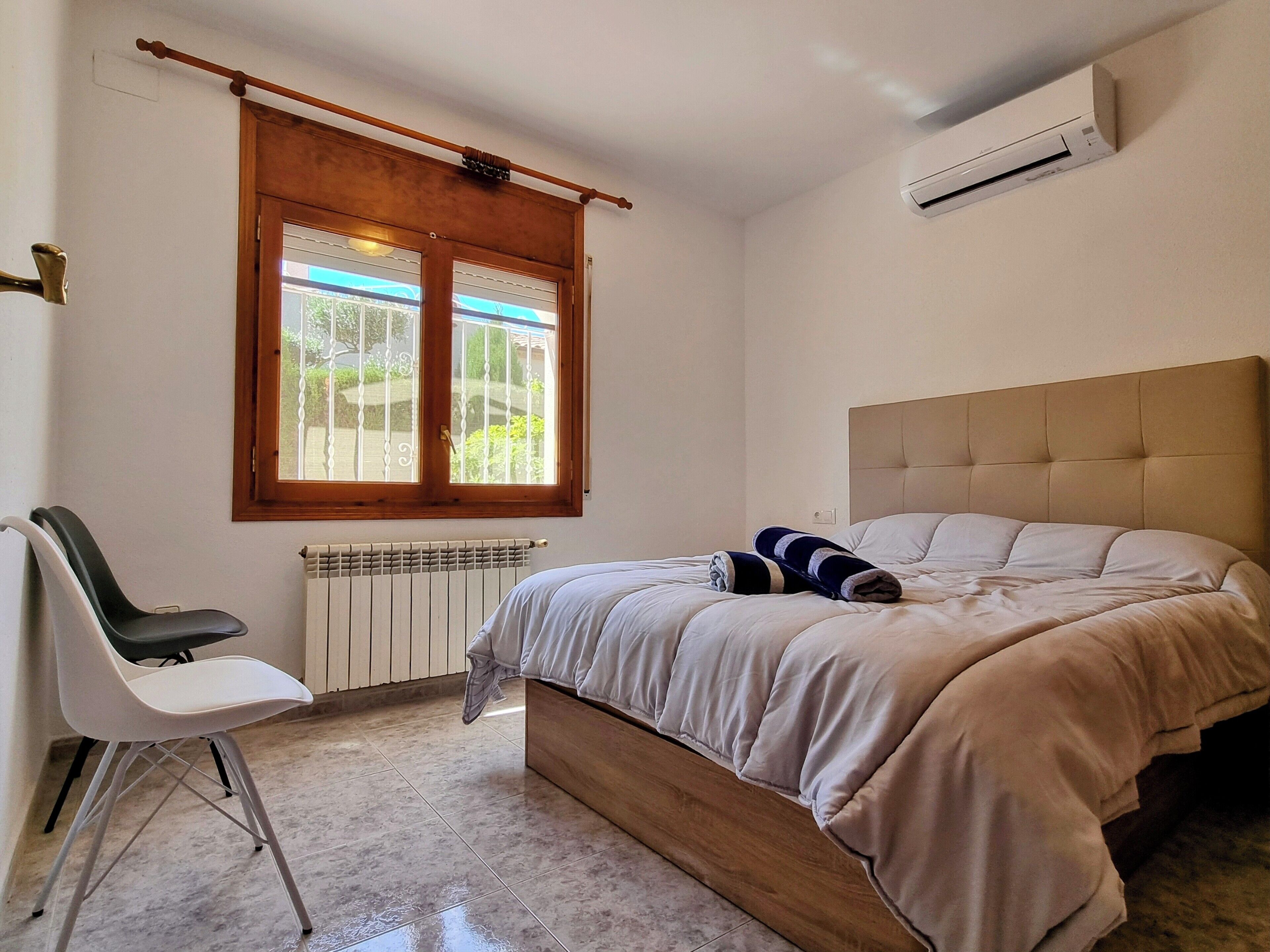 4 slaapkamers, een strijkplank/strijkijzer, gratis wifi, beddengoed