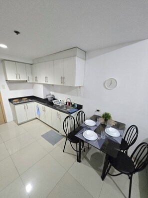 Dining - MNM Place - Sea Residence - 8D (Pasay)