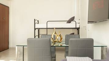 1 habitación, wifi y ropa de cama