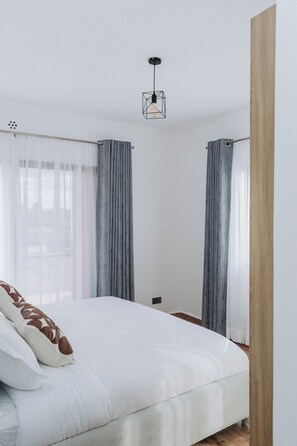 2 quartos, ferros/tábuas de passar roupa, Wi-Fi, roupa de cama