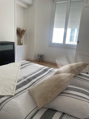 2 bedrooms, iron/ironing board, travel cot, WiFi