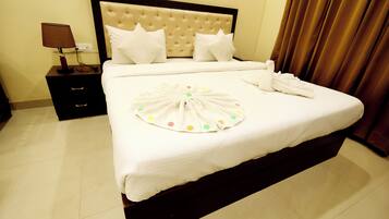 Deluxe Double Room | Desk, laptop workspace, free WiFi, bed sheets