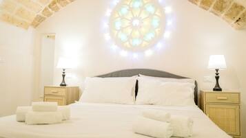1 bedroom, premium bedding, blackout drapes, soundproofing