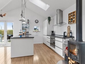 Fridge, dishwasher, cookware/dishes/utensils