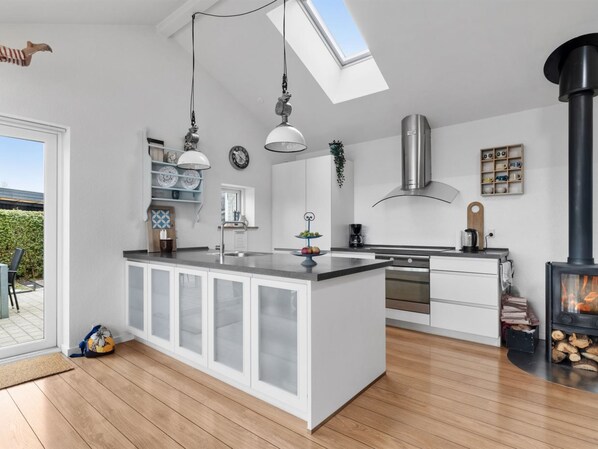 Fridge, dishwasher, cookware/dishes/utensils