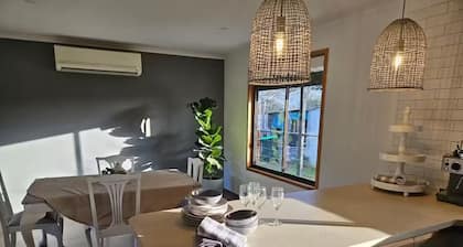 Beaufort Cottage Retreat “Oaks on Havelock”