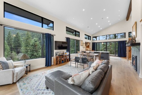 Pineview Panorama Luxe Retreat | 20 Mins 2 Boulder