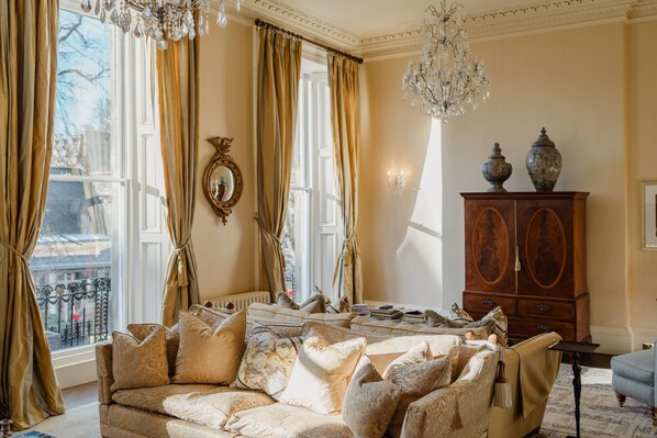 Smart TV, reproductor de DVD, servicios de streaming, impresora