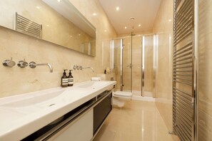 Stadtwohnung, Balkon | Badezimmer