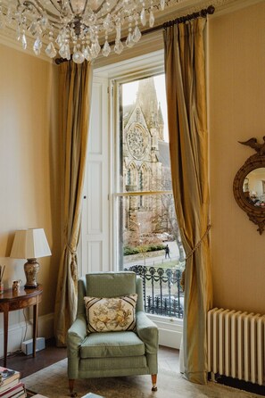 Townhome, Balcony | Living area | 42-inch Smart TV with digital channels, DVD player, streaming services - Prestigious Townhouse close to Princes Street (Edinburgh)