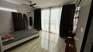 3 makuuhuonetta, silitysrauta/-lauta, Wi-Fi, vuodevaatteet