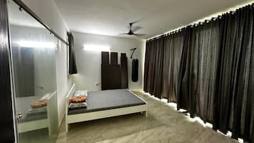 3 quartos, ferros/tábuas de passar roupa, Wi-Fi, roupa de cama